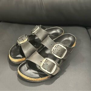 Big buckle Birkenstocks black Arizona size 7.5